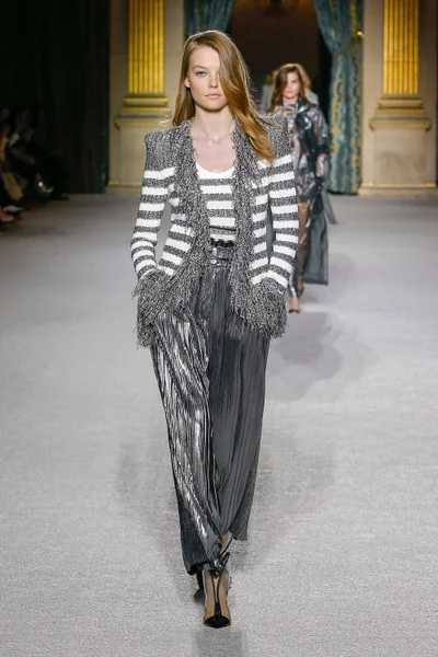 Look 10